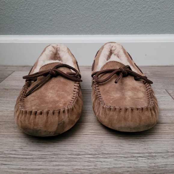 UGG  Dakota Slippers - Picture 3 of 7